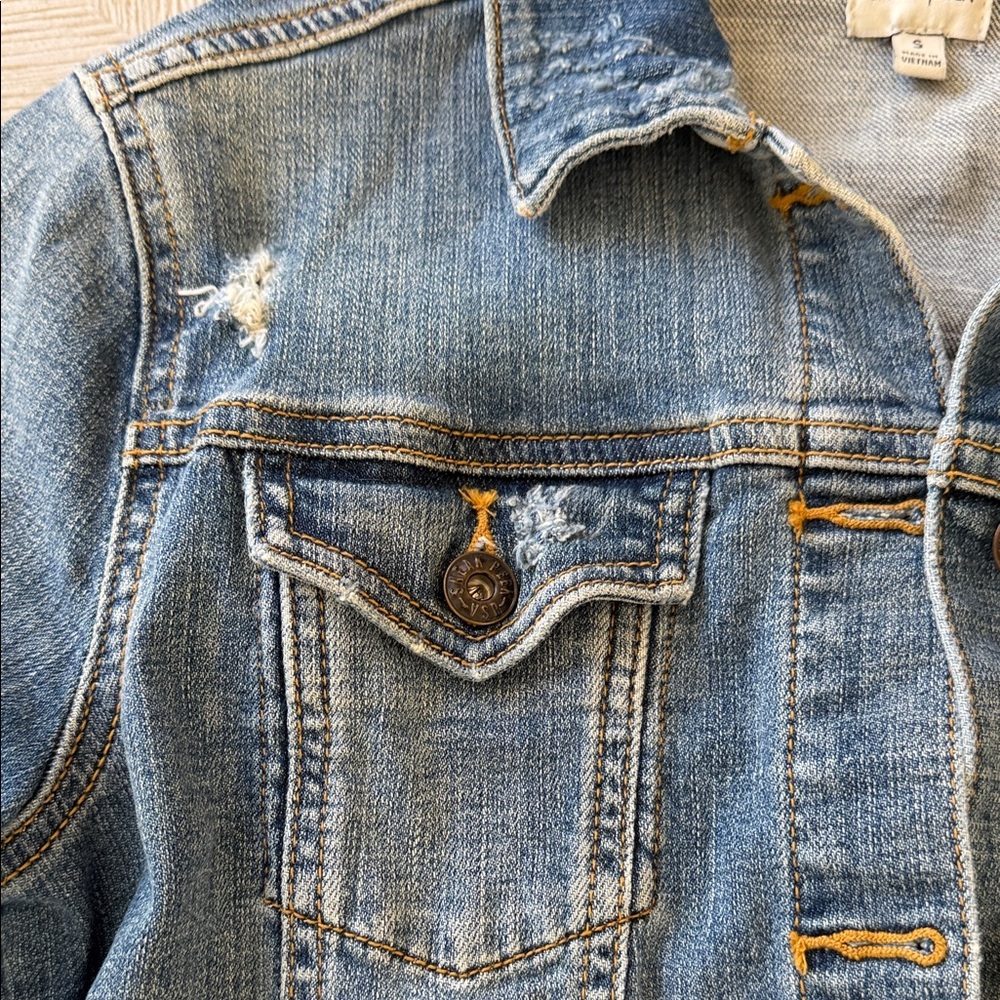 Women’s Small Distressed Blue Denim Jean Jacket Classic Trucker Style - Picture 8 of 16
